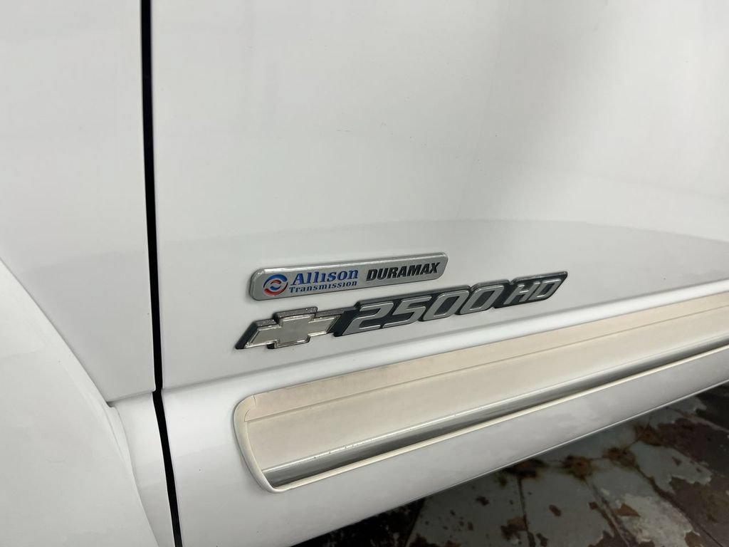 Used 2006 Chevrolet Silverado 2500 LT w/ Heavy-Duty Power Package RWD image 24