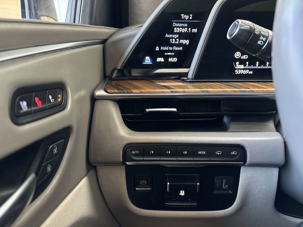 Certified 2022 Cadillac Escalade ESV Premium Luxury Platinum w/ Heavy-Duty Trailer Package image 18