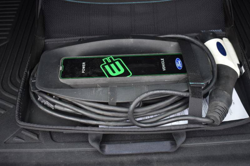 Used 2015 Ford C-MAX Energi SEL w/ Equipment Group 303A FWD image 9