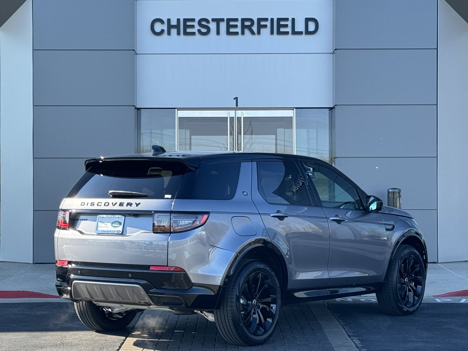Used 2024 Land Rover Discovery Sport Dynamic SE AWD/4WD image 2