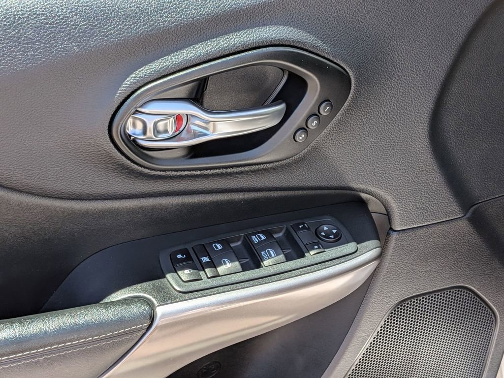 Used 2021 Jeep Cherokee Limited AWD/4WD image 12