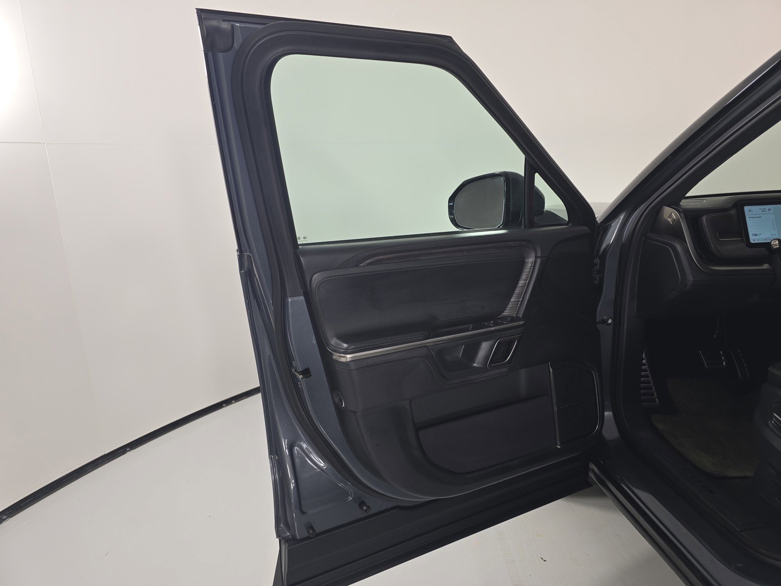 Used 2023 Rivian R1S Launch Edition AWD/4WD image 16