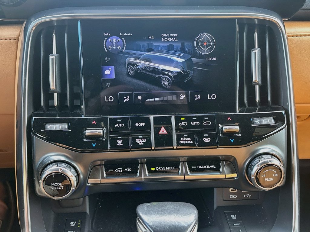 Used 2024 Lexus LX 600 4WD w/ Appearance Package image 16