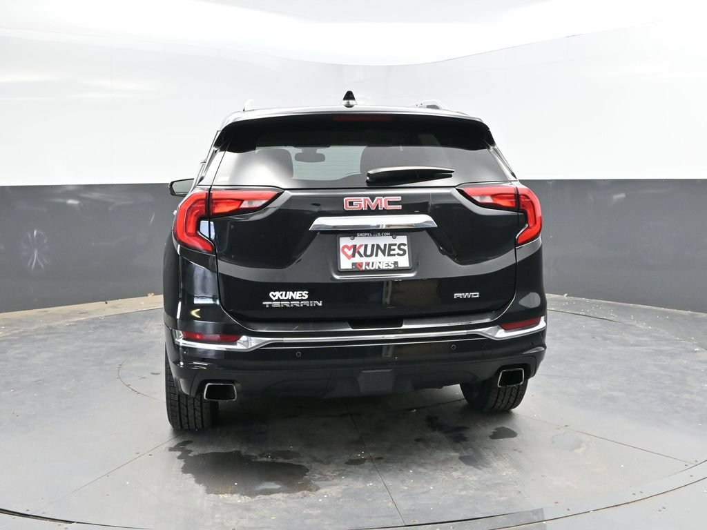 Used 2018 GMC Terrain Denali w/ GMC Pro Grade Package AWD/4WD image 8