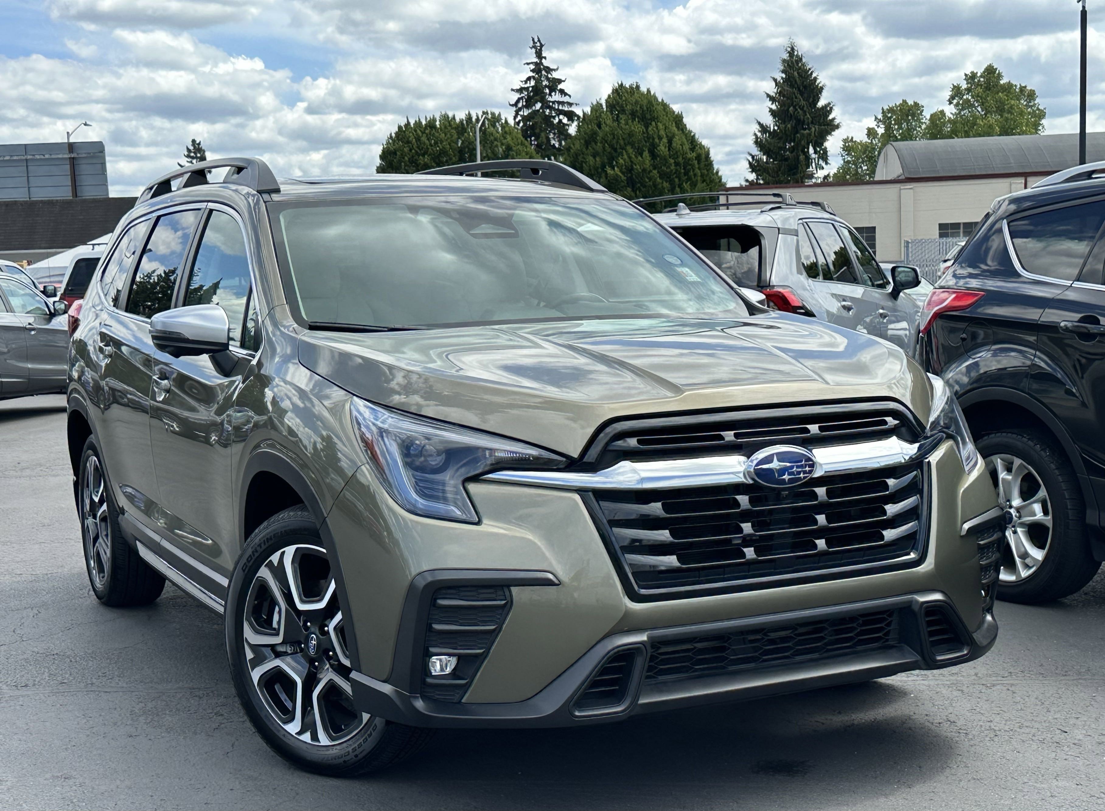 Used 2023 Subaru Ascent Limited w/ Technology Package image 3