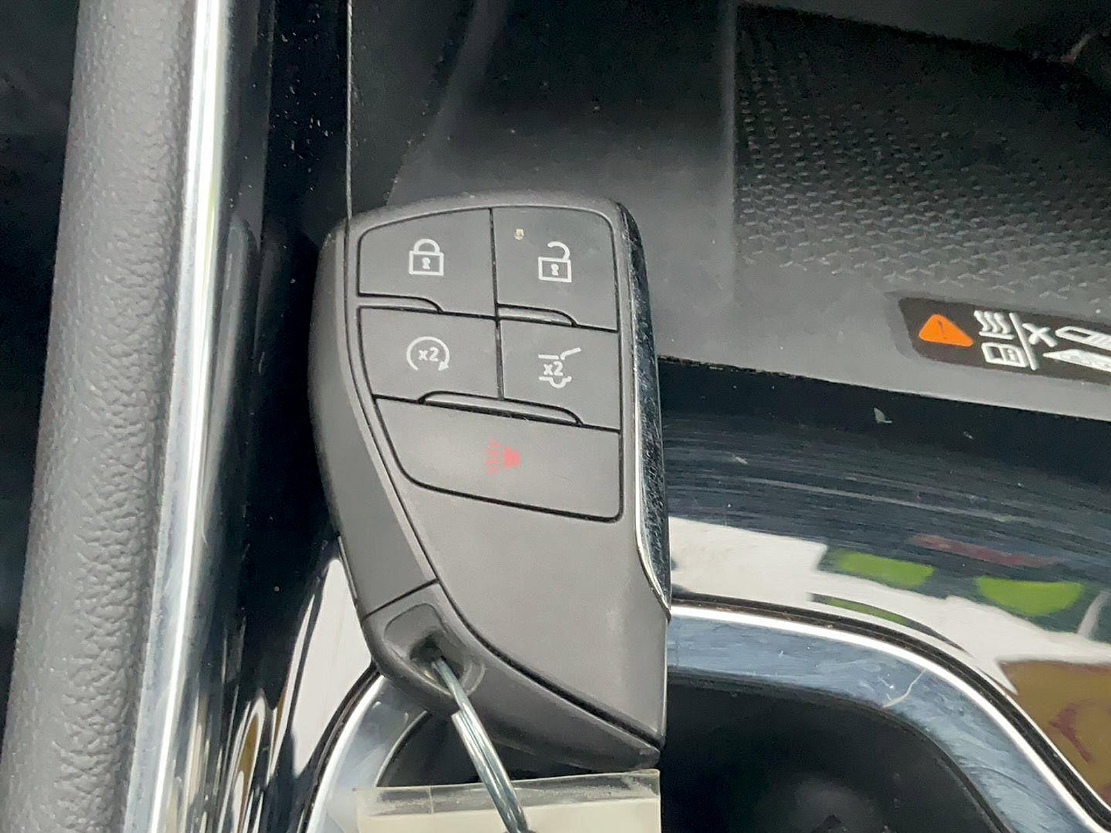 Used 2025 Chevrolet Traverse LT FWD image 23