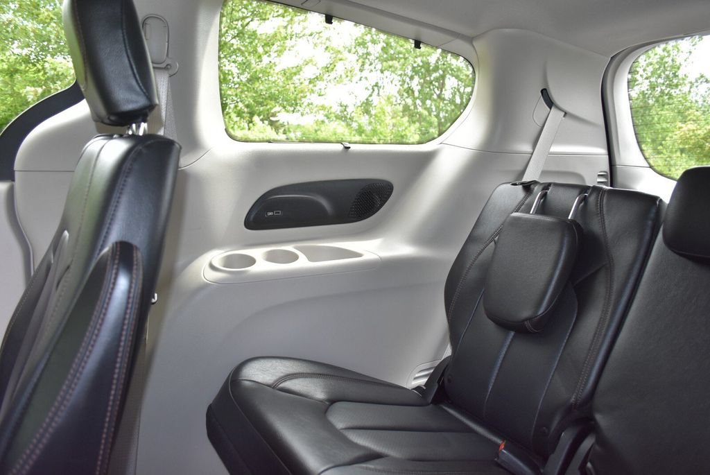 Used 2019 Chrysler Pacifica Touring-L Plus FWD image 29