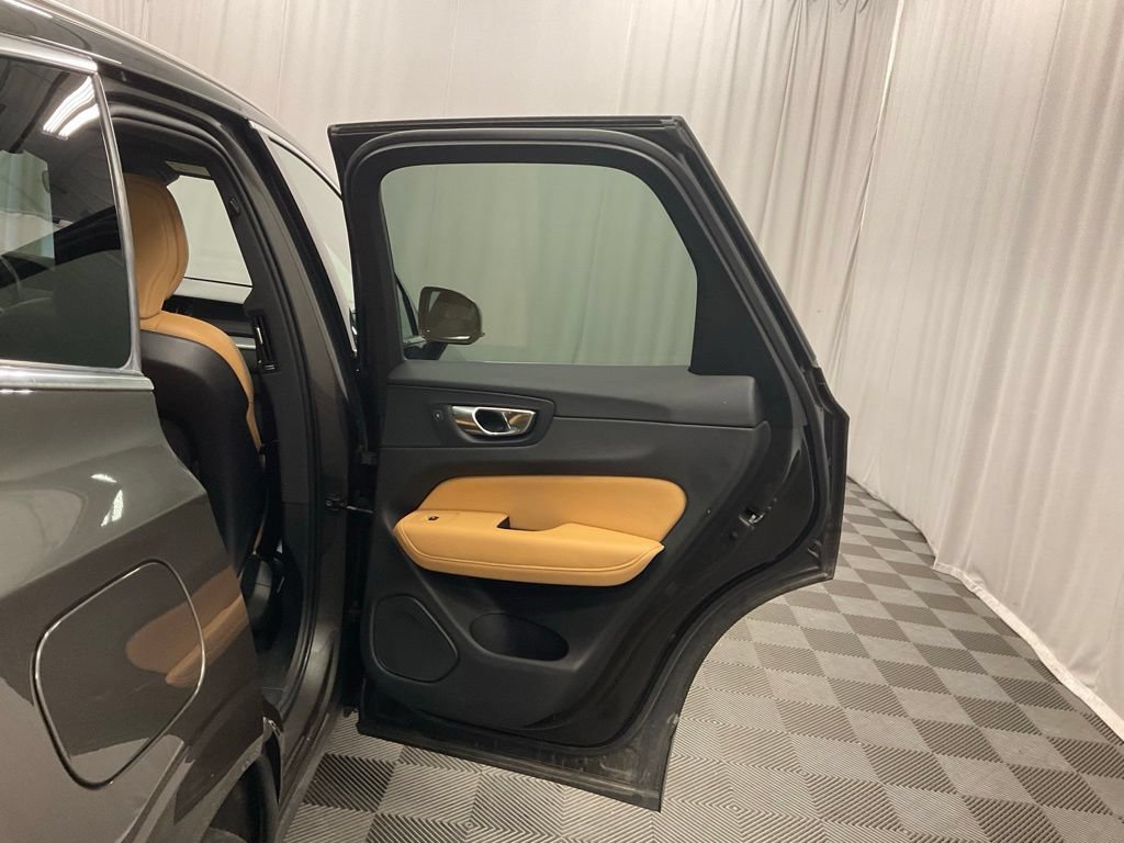 Used 2020 Volvo XC60 T5 Momentum w/ Protection Package Premier AWD/4WD image 27