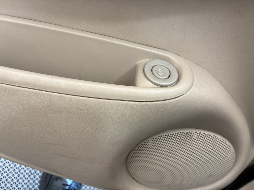 Used 2004 Oldsmobile Alero GL FWD image 20