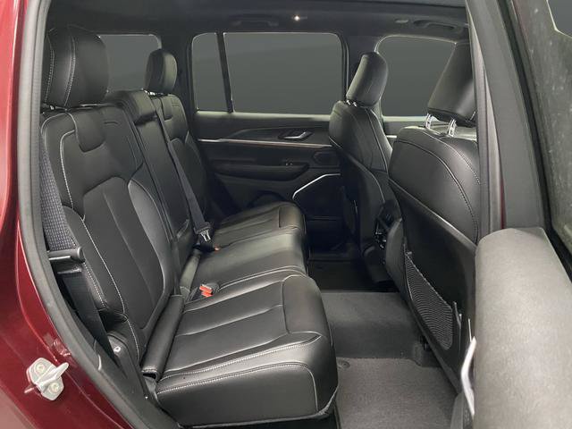New 2026 Jeep Grand Cherokee Limited w/ Limited Altitude Package AWD/4WD image 34