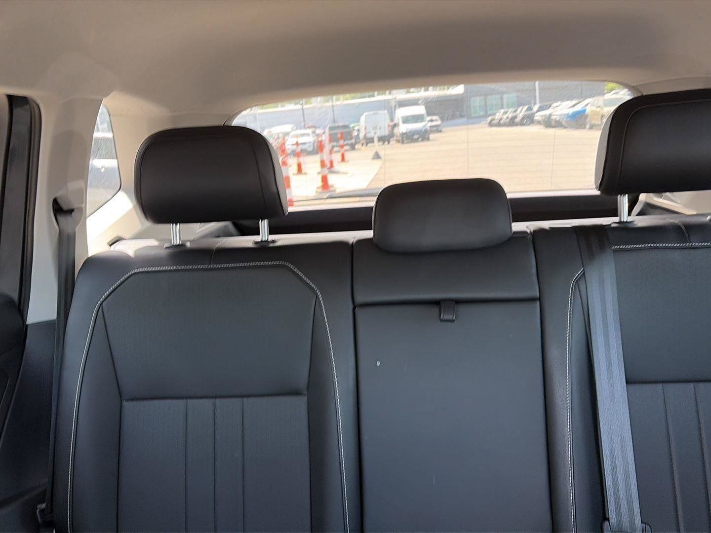Used 2023 Volkswagen Tiguan SE AWD/4WD image 43