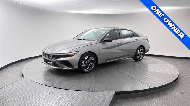 Used 2025 Hyundai Elantra Sport FWD image 2