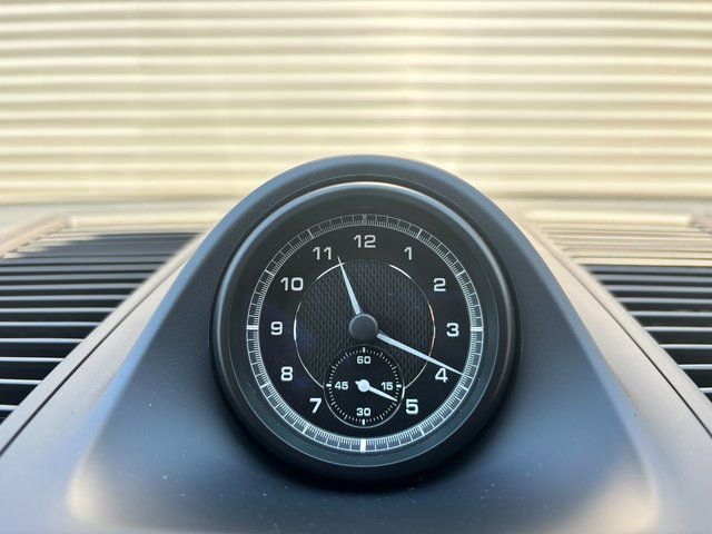 Used 2025 Porsche Macan AWD/4WD image 20