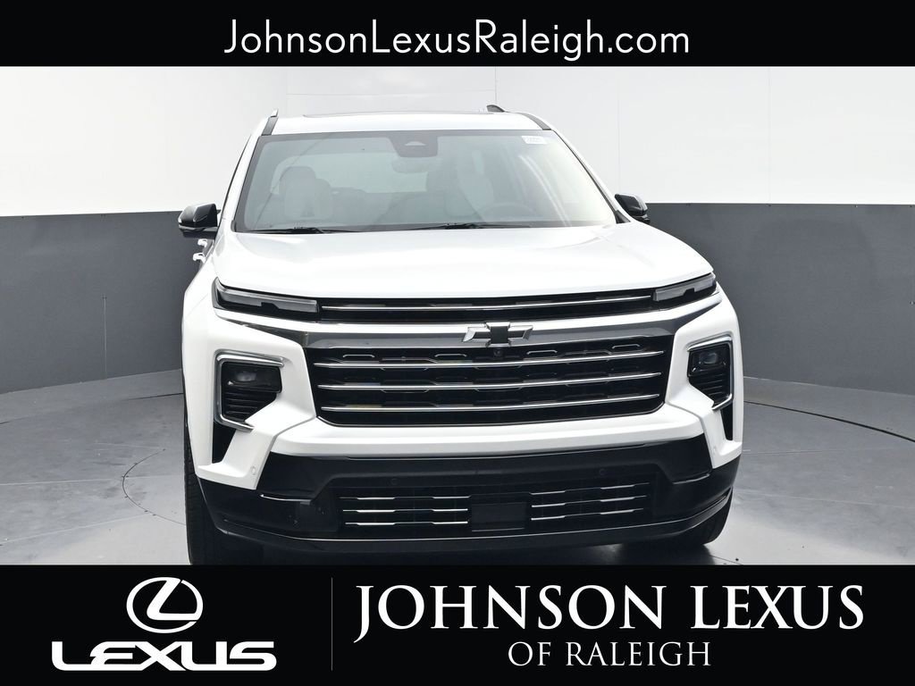 Used 2025 Chevrolet Traverse High Country FWD image 4