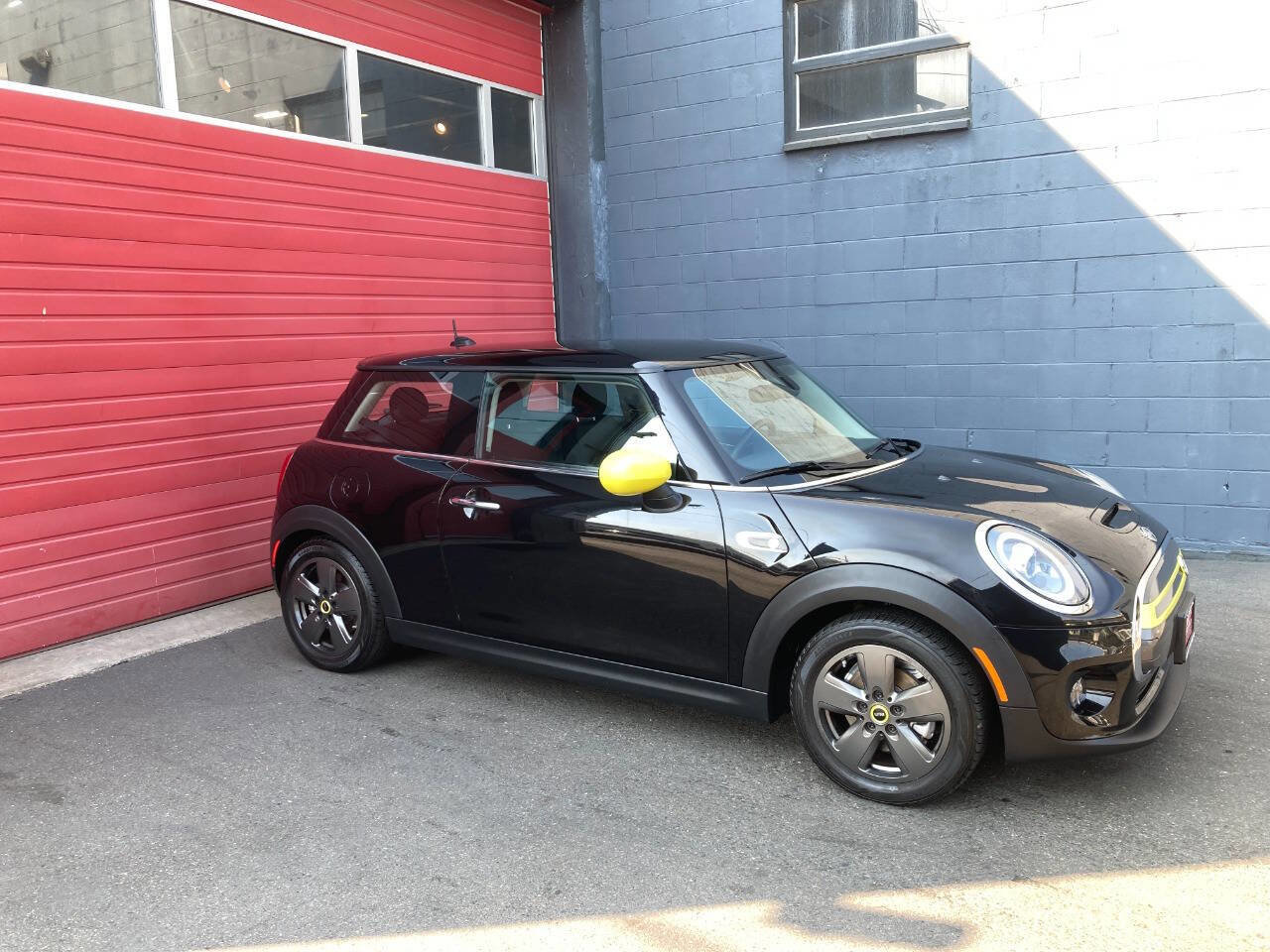 Used 2020 MINI Cooper SE w/ 6.5" Touchscreen Package image 1