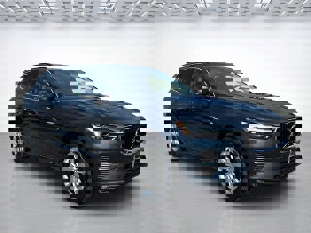 Used 2022 Volvo XC60 B5 Momentum image 2