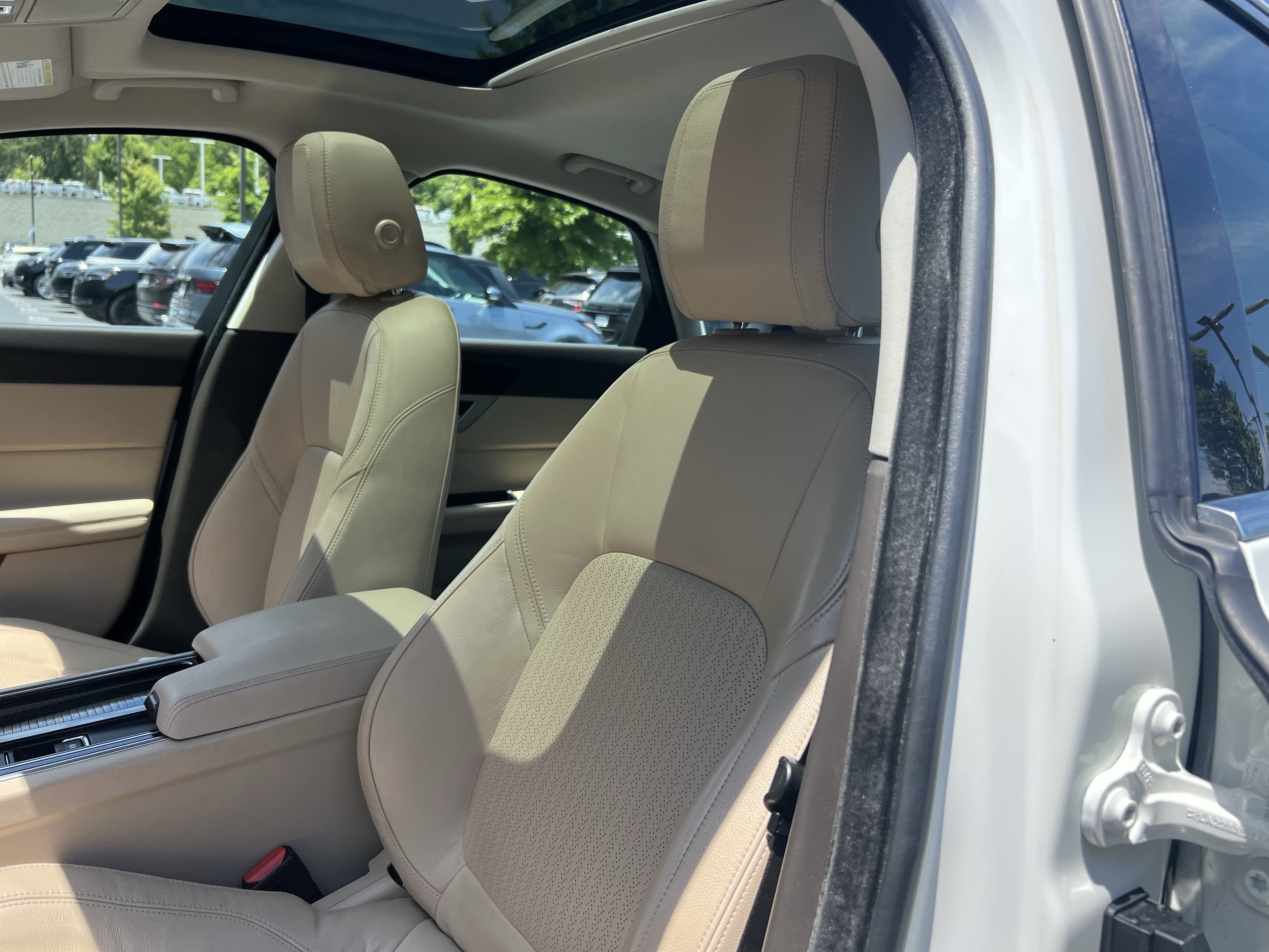 Used 2017 Jaguar XF Prestige RWD image 6