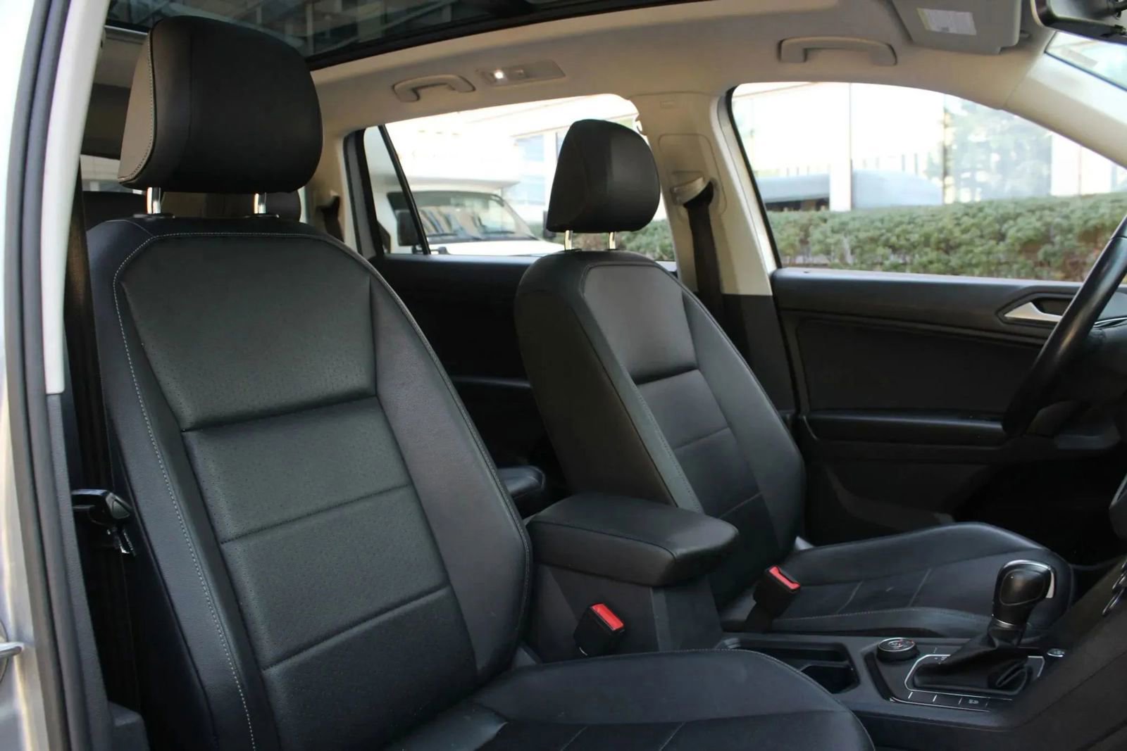 Used 2019 Volkswagen Tiguan SE w/ Panoramic Sunroof Package AWD/4WD image 29