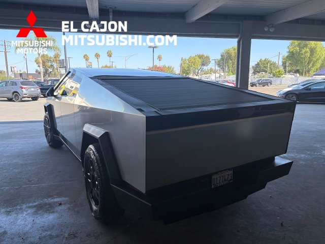 Used 2024 Tesla Cybertruck AWD Crew Cab image 5