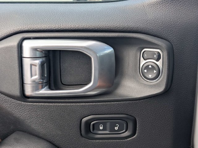 Used 2023 Jeep Wrangler Unlimited Sahara AWD/4WD image 24