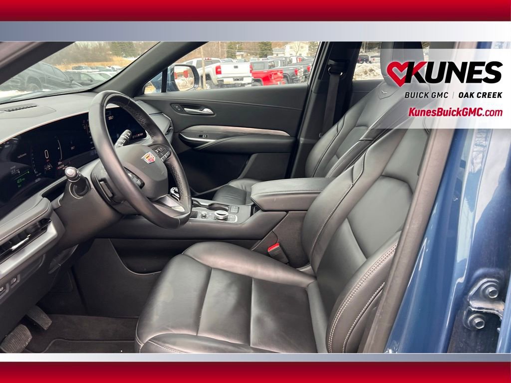 Used 2025 Cadillac XT4 Premium Luxury image 17