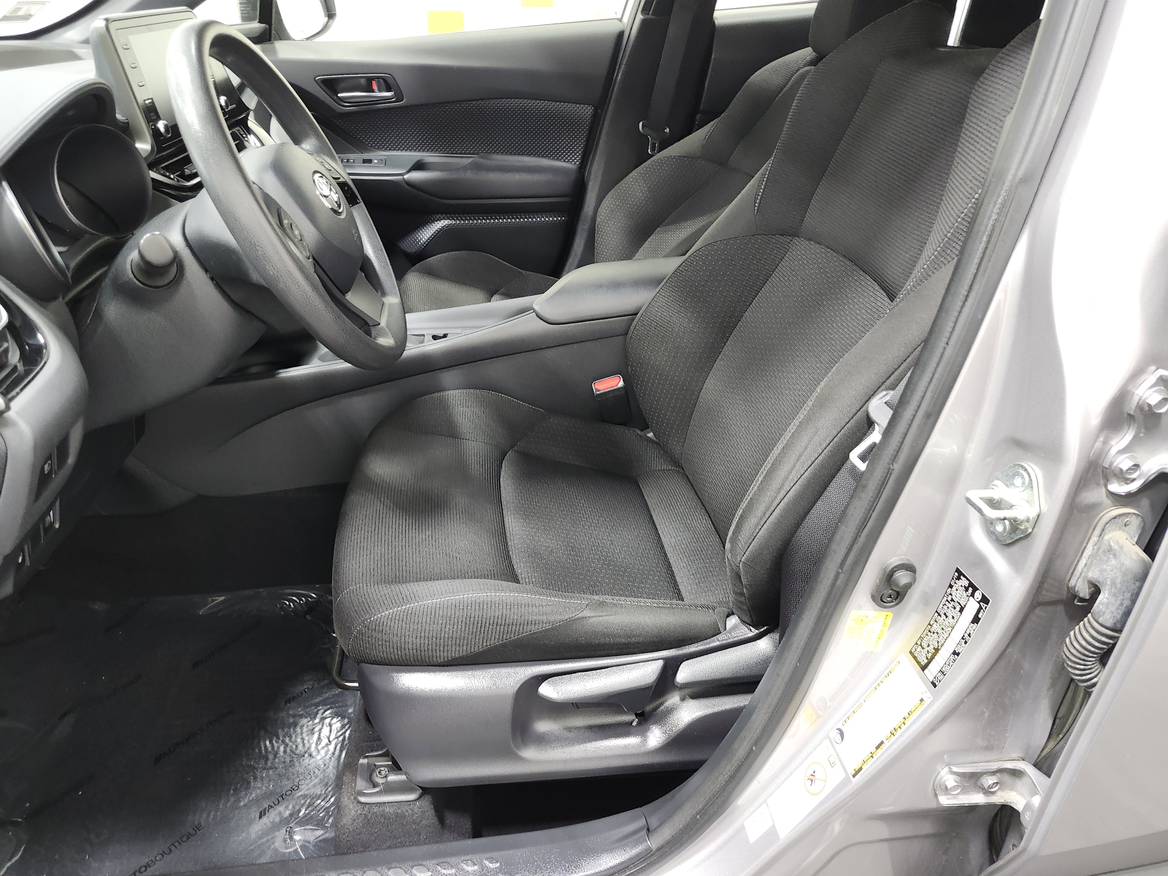 Used 2019 Toyota C-HR LE image 21