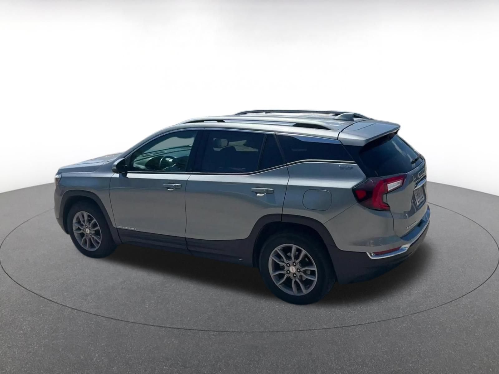 Used 2024 GMC Terrain SLT AWD/4WD image 10