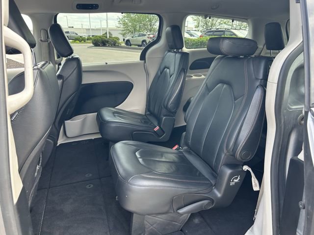 Used 2020 Chrysler Pacifica Touring-L FWD image 23