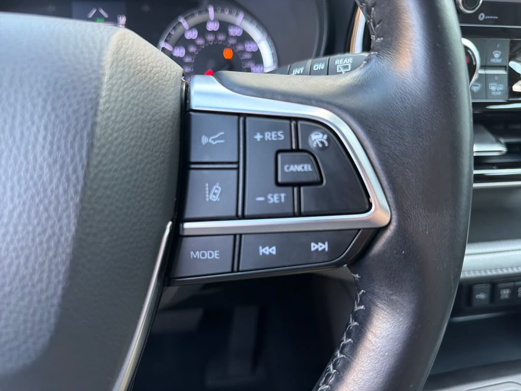 Used 2020 Toyota Highlander LE FWD image 19