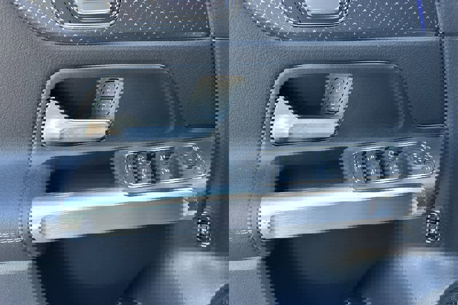 Certified 2025 Mercedes-Benz GLB 250 image 10