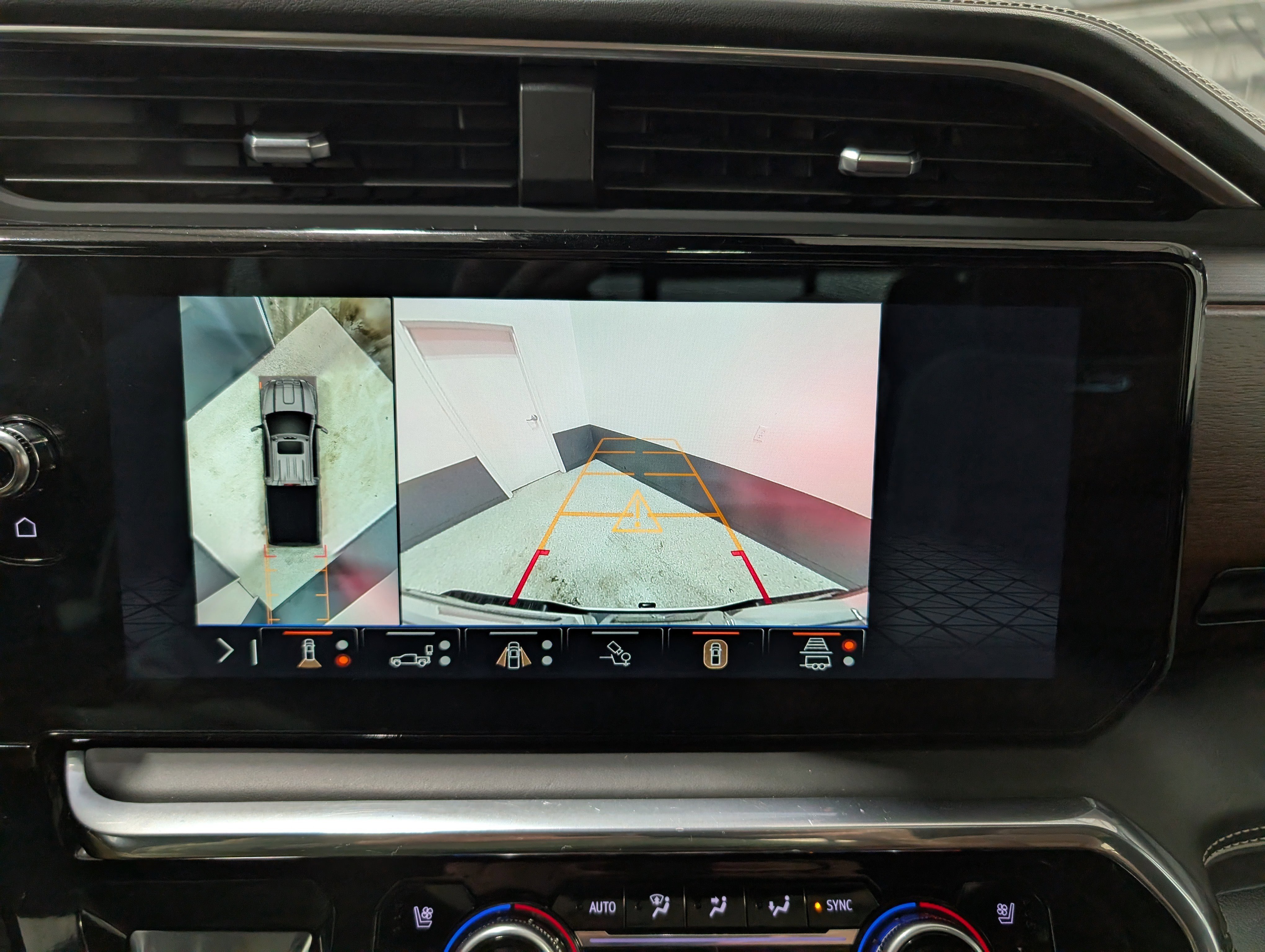 Used 2024 GMC Sierra 2500 Denali Ultimate AWD/4WD image 32