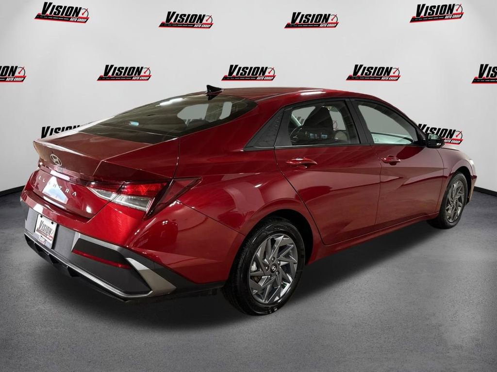 Used 2024 Hyundai Elantra SEL image 5