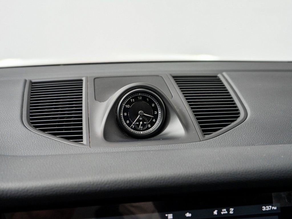 Used 2025 Porsche Macan image 17