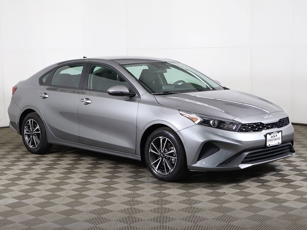 Used 2024 Kia Forte LXS w/ LXS Technology Package FWD image 2