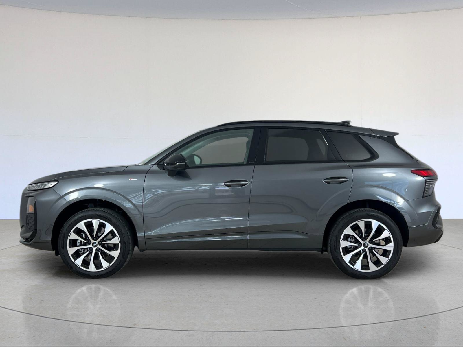 New 2026 Audi Q3 quattro 2.0T AWD/4WD image 3