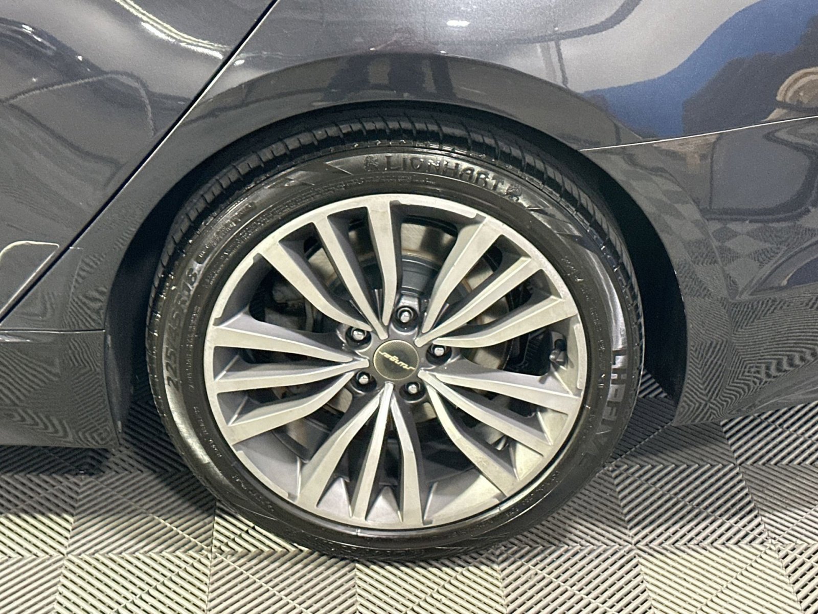 Used 2019 Kia Stinger Premium image 10