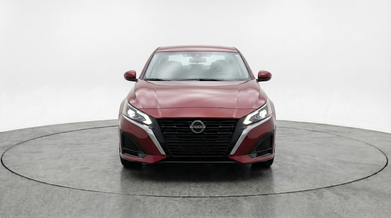 Used 2025 Nissan Altima 2.5 SV image 2