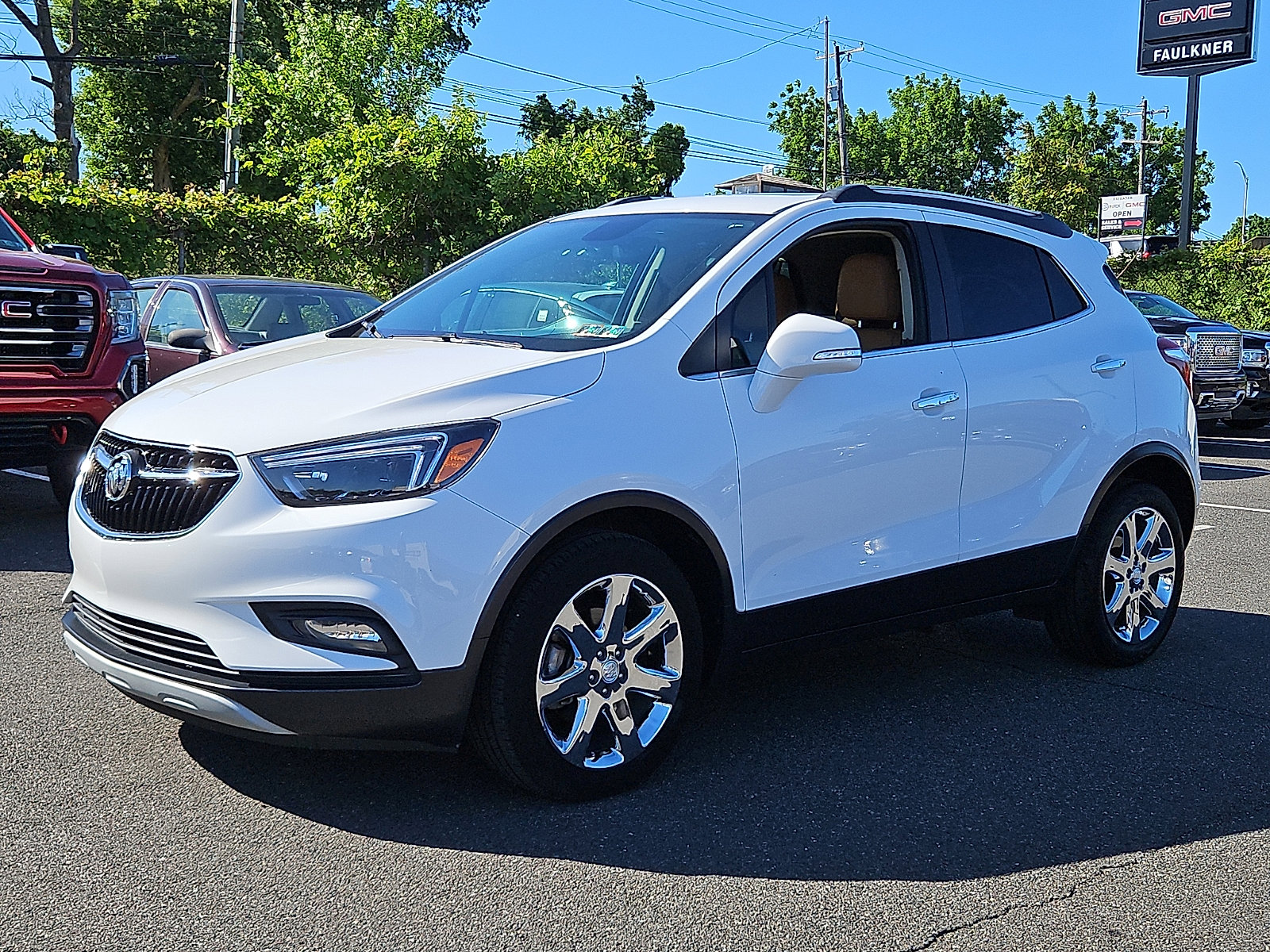 Used 2018 Buick Encore Essence w/ Experience Buick Package FWD image 3