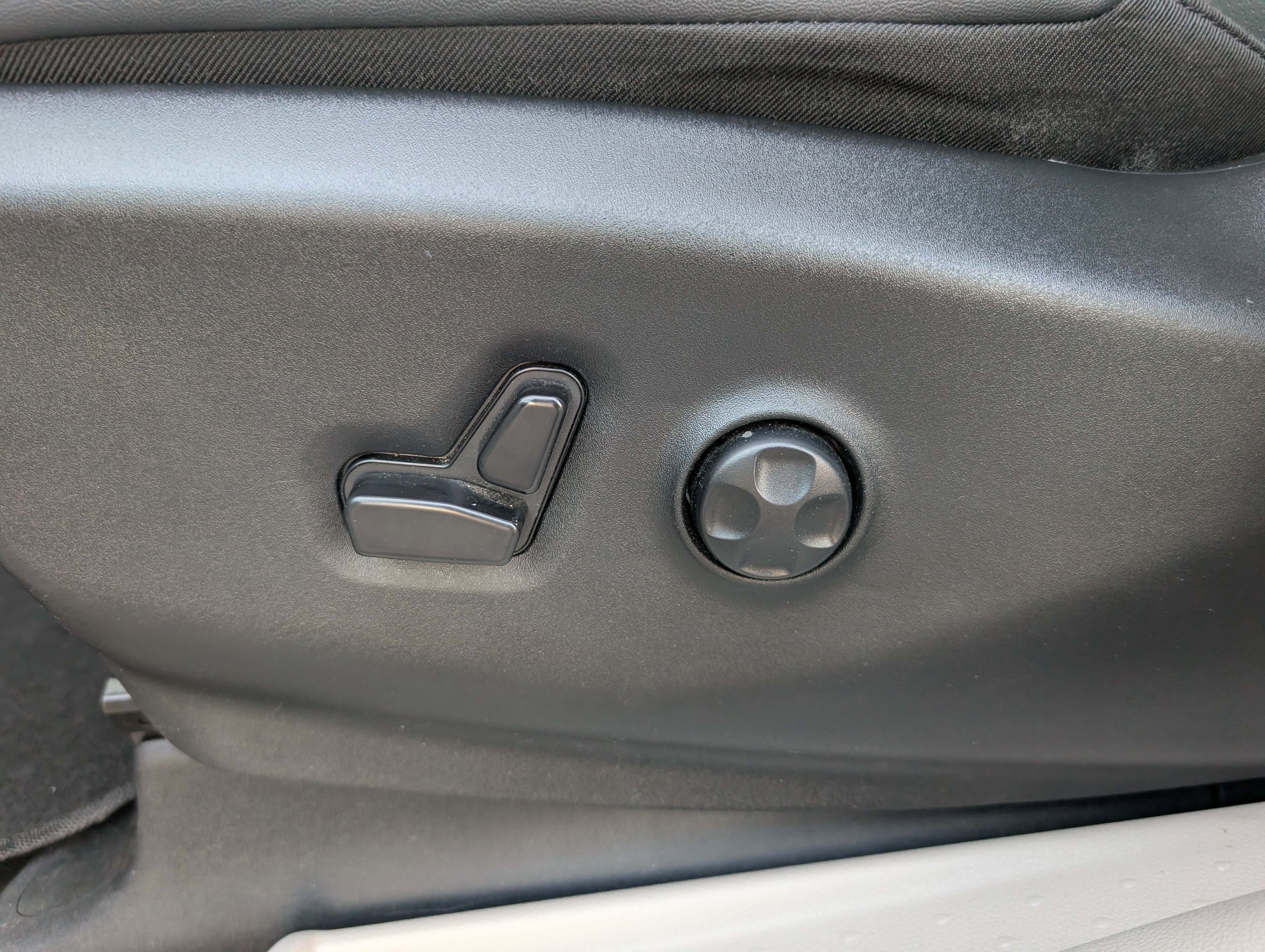 Used 2024 Chrysler Pacifica Touring-L image 16