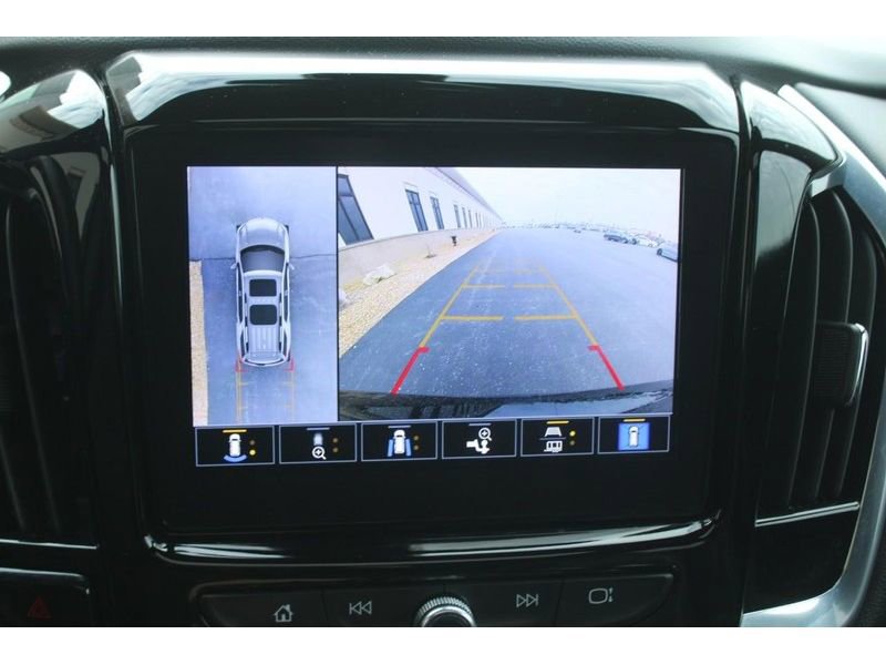 Used 2022 Chevrolet Traverse RS image 24