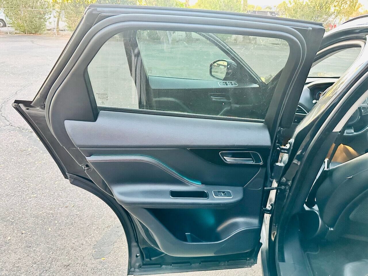 Used 2017 Jaguar F-PACE Prestige image 25