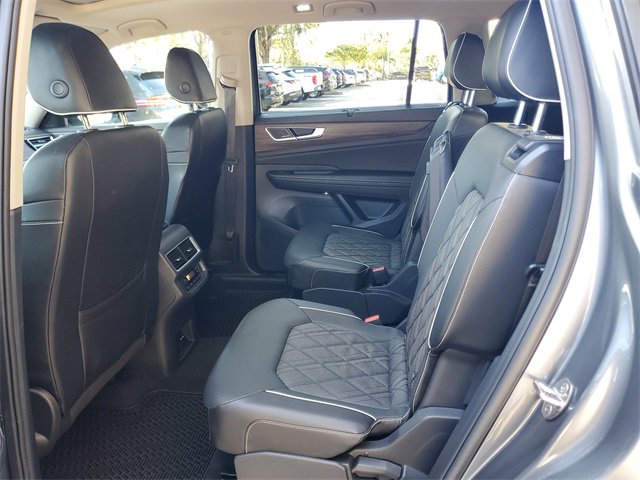 Used 2024 Volkswagen Atlas SEL Premium R-Line image 12