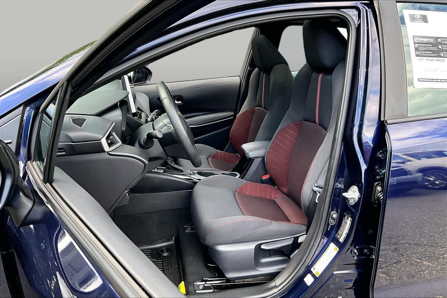 Certified 2025 Toyota Corolla SE w/ SE Premium Package FWD image 9