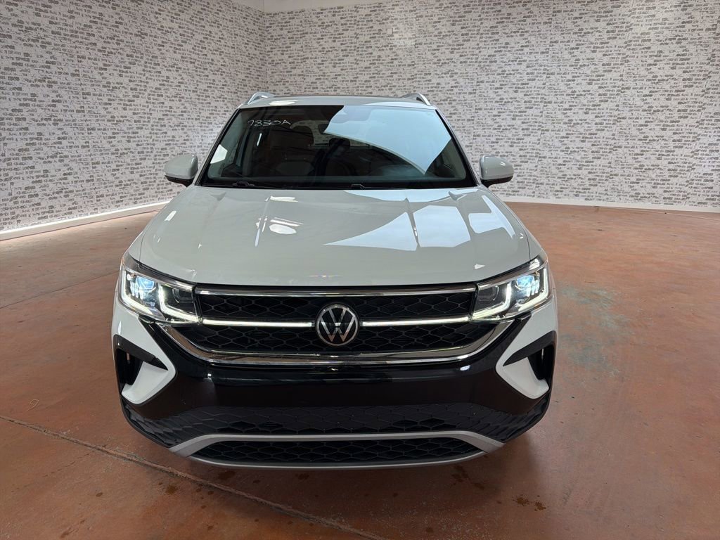 Used 2022 Volkswagen Taos SEL image 2