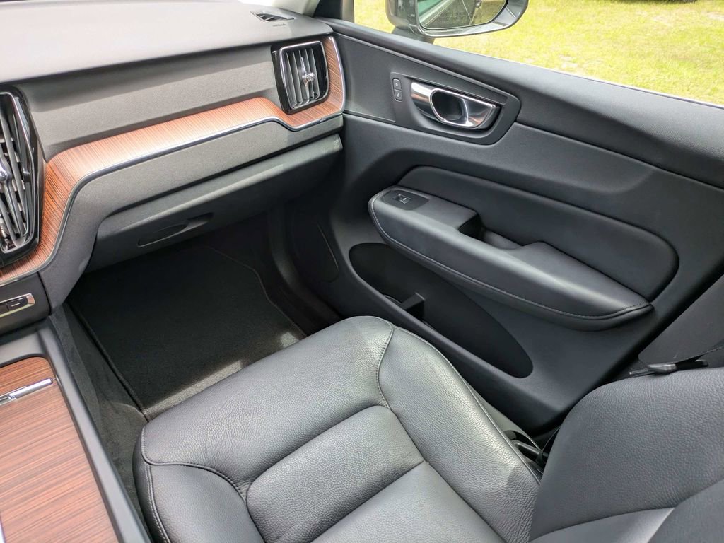 Certified 2023 Volvo XC60 B5 Plus FWD image 18