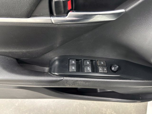 Used 2020 Toyota Camry LE FWD image 11