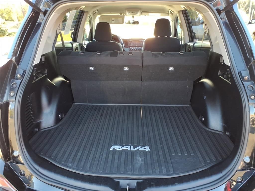 Used 2016 Toyota RAV4 LE image 10
