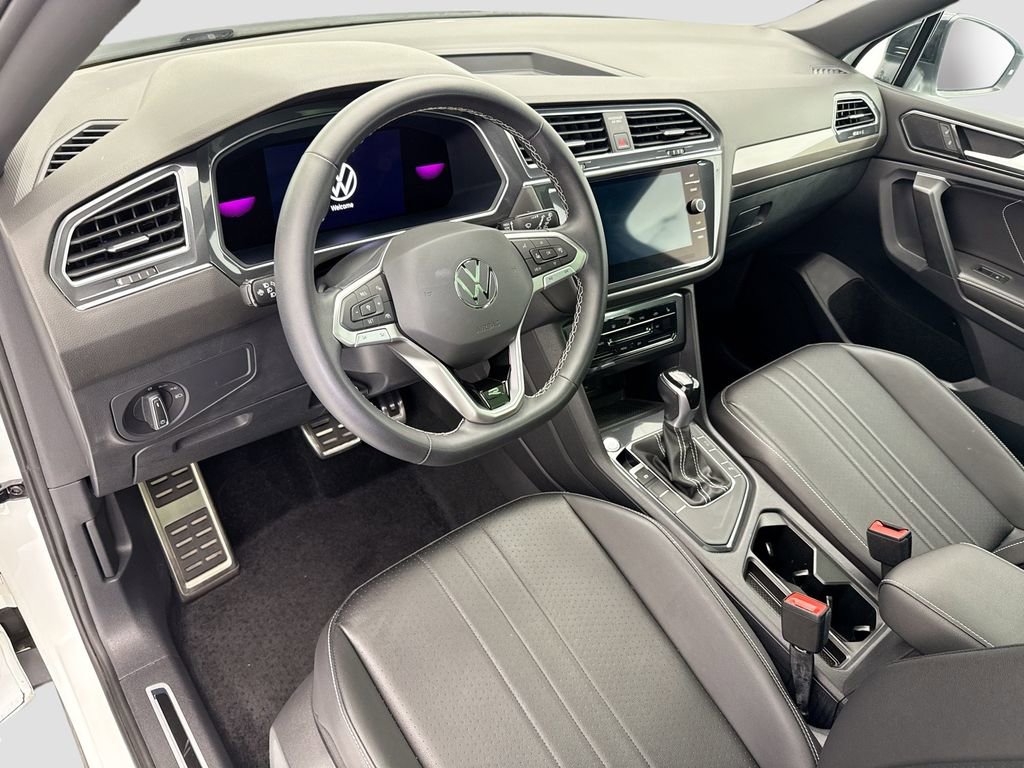 Used 2023 Volkswagen Tiguan SE R-Line FWD image 9