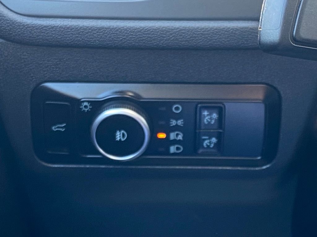 Used 2025 Ford Escape Platinum AWD/4WD image 27