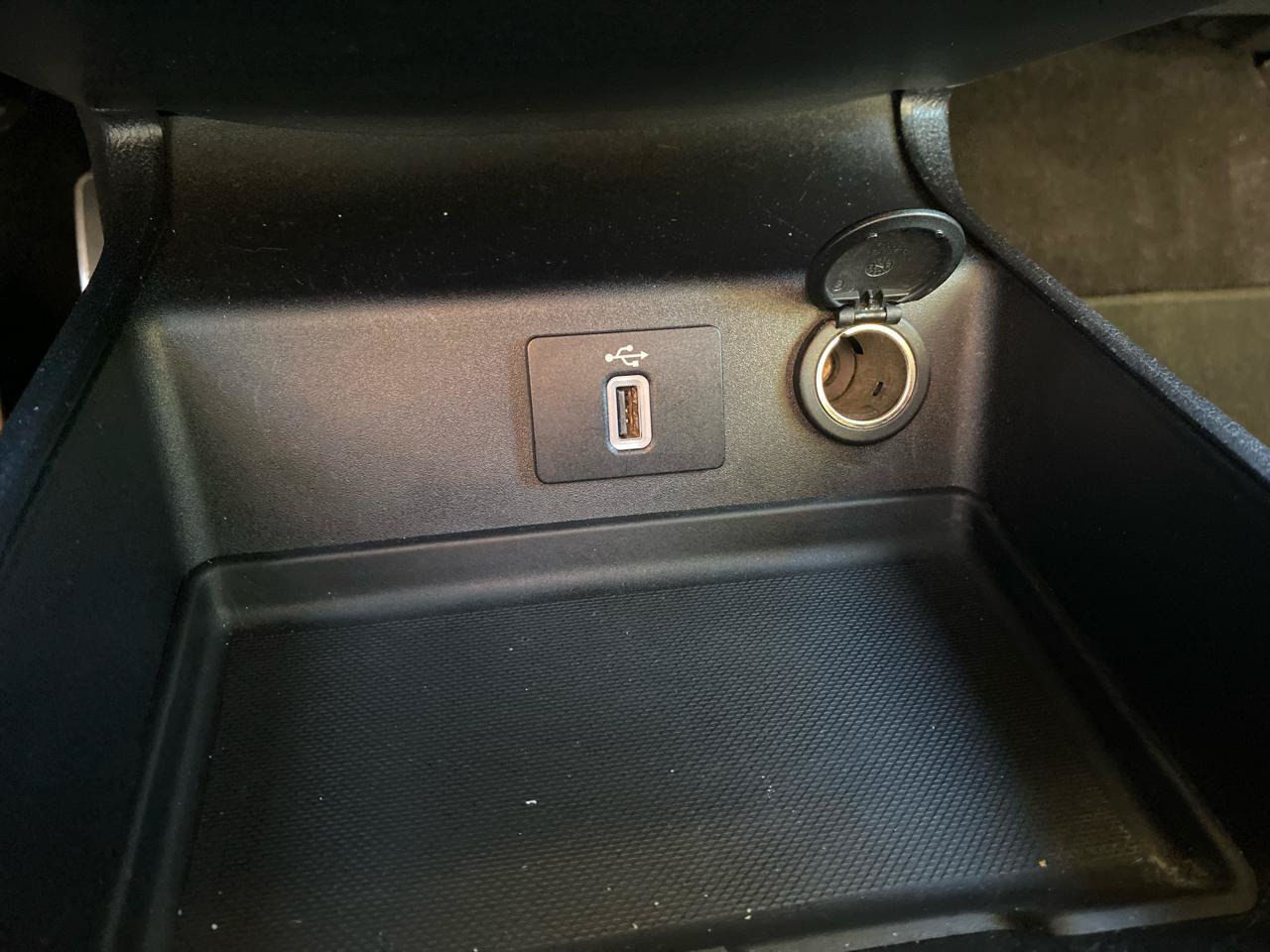 Used 2017 Ford Fusion Titanium FWD image 15